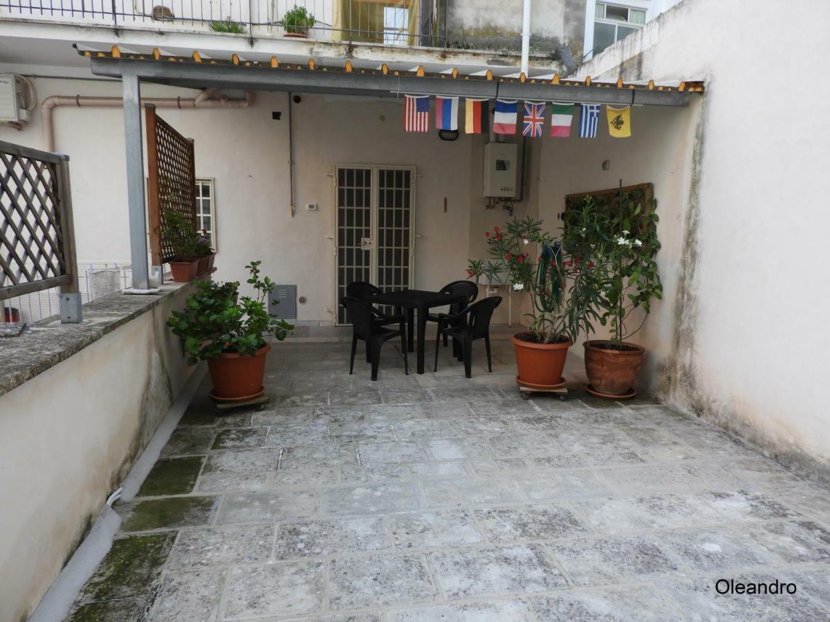 Oleandro E Glicine Appartement Lecce Buitenkant foto